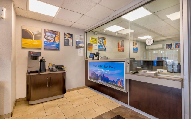 photo 2 of Motel 6 Villa Park, IL - Chicago West