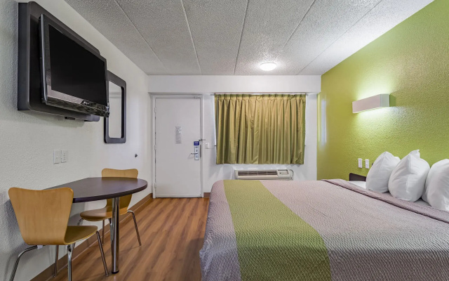 photo 3 of Days Inn by Wyndham Cincinnati I-71