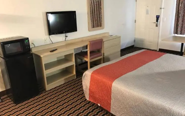 photo 5 of Motel 6 Cincinnati North