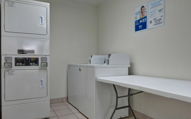 photo 3 of Motel 6 Cocoa Beach, FL