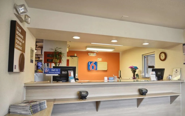 photo 2 of Motel 6 Coeur D'Alene, ID