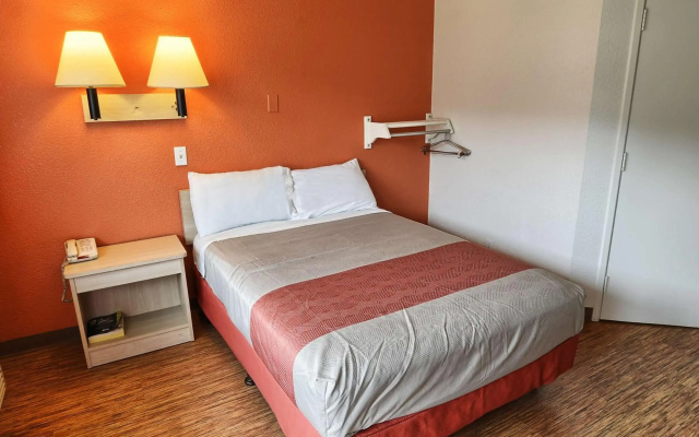 photo 4 of Motel 6 Coeur D'Alene, ID