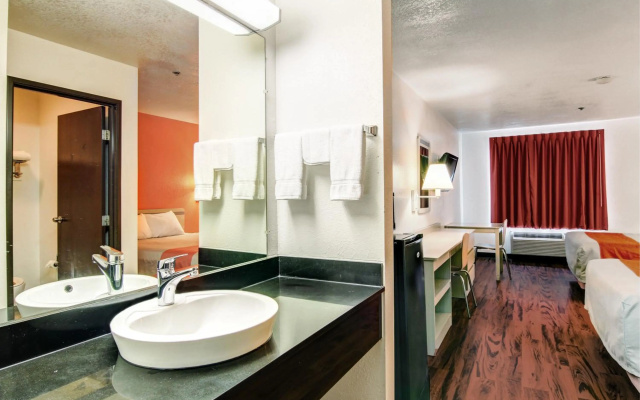 photo 3 of Motel 6 Columbia - East