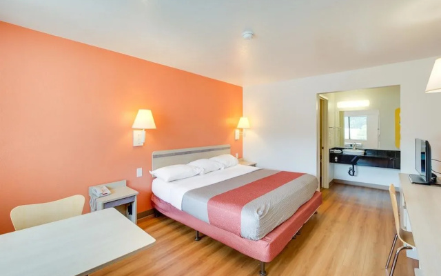 photo 4 of Motel 6 Columbia West