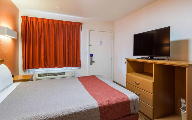 photo 3 of Motel 6 Concord, CA