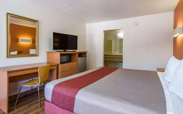 photo 4 of Motel 6 Concord, CA