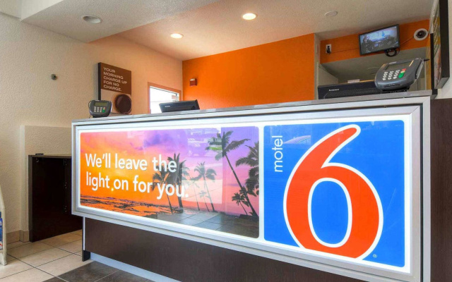photo 2 of Motel 6 Costa Mesa, CA