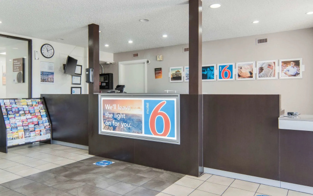 photo 2 of Motel 6 Addison, TX - Dallas