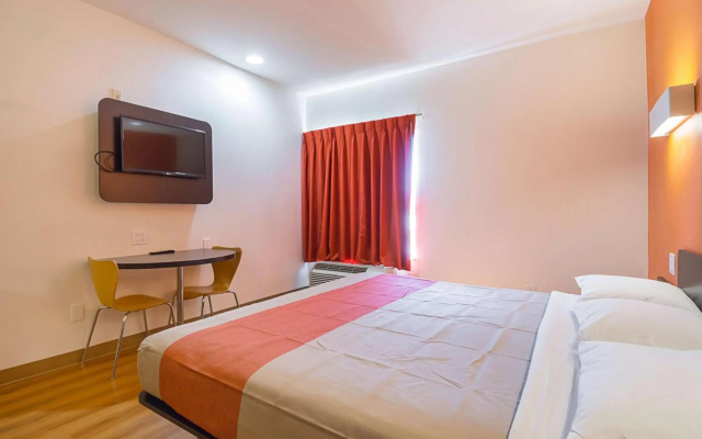 photo 5 of Motel 6 Dallas - Irving DFW Airport South