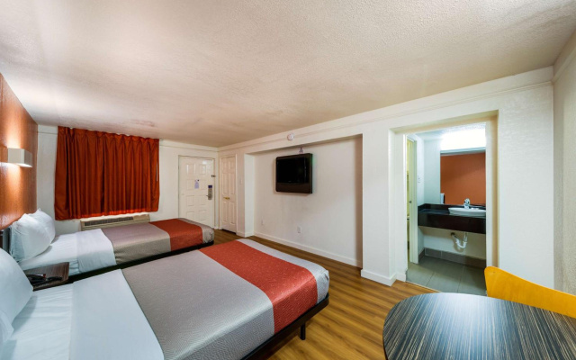 photo 3 of Motel 6 Dallas, TX - Farmers Branch