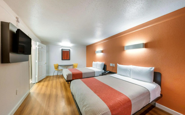 photo 5 of Motel 6 Dallas, TX - Farmers Branch