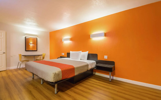 photo 4 of Motel 6 Garland, TX - Northeast Dallas