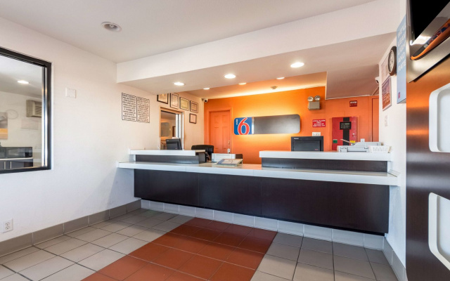 photo 2 of Motel 6 Garland, TX - Dallas