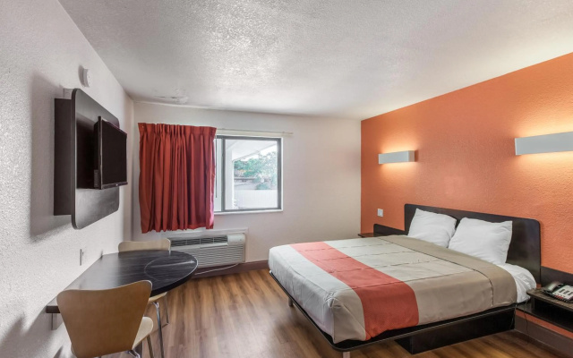 photo 3 of Motel 6 Dallas, TX - South