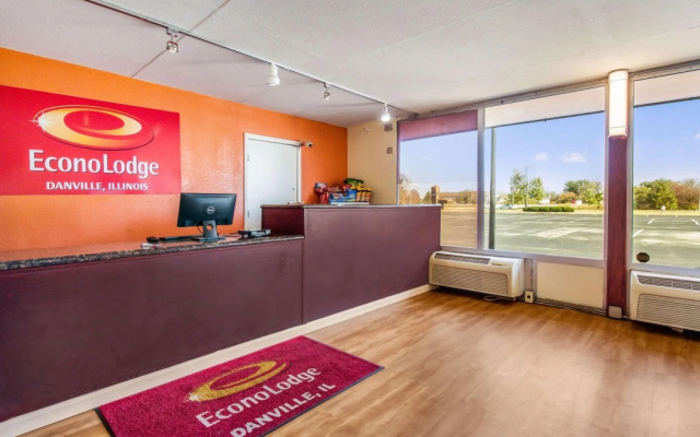 photo 3 of Econo Lodge Danville