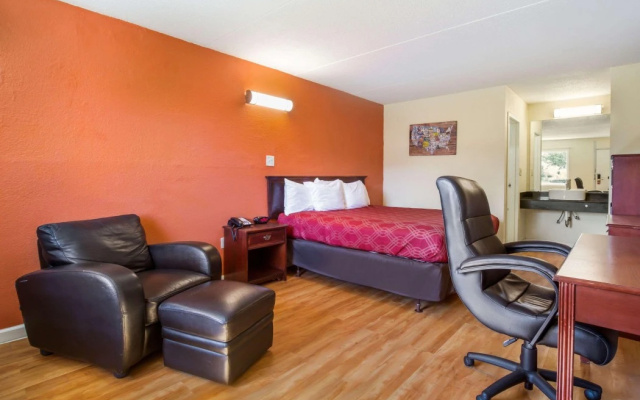 photo 5 of Econo Lodge Danville