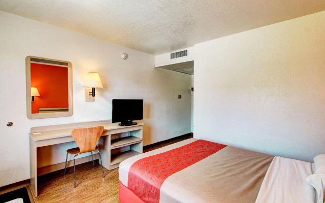 photo 5 of Motel 6 Denver, CO - Airport