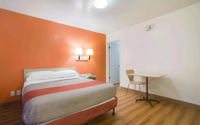 photo 4 of Motel 6 – Lakewood, CO