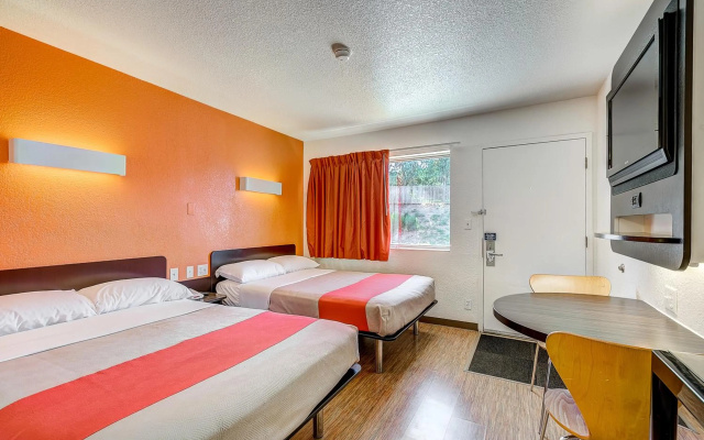 photo 2 of Motel 6 Thornton, CO