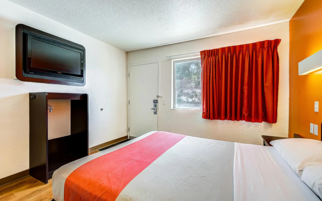 photo 3 of Motel 6 Thornton, CO