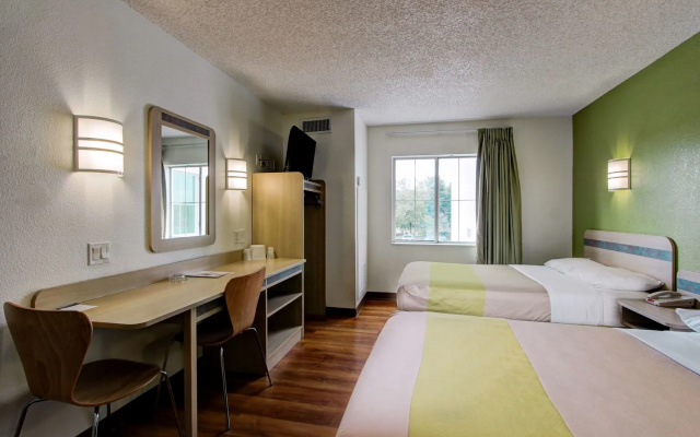 photo 4 of Super 8 by Wyndham Aurora East