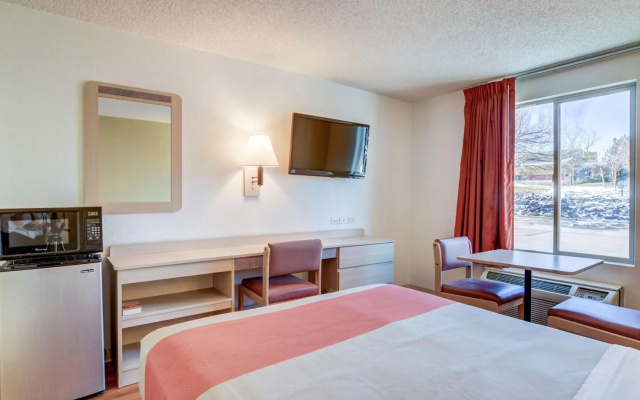 photo 4 of Motel 6 Greenwood Village, CO - Denver - South Tech Center