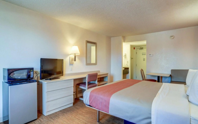 photo 5 of Motel 6 Greenwood Village, CO - Denver - South Tech Center