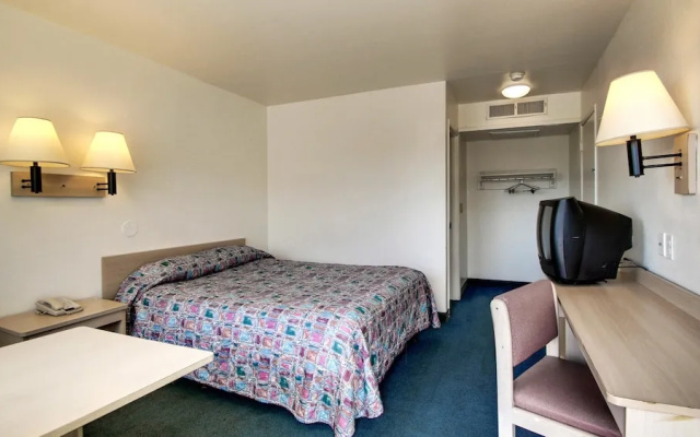 photo 2 of Motel 6 des Moines South - Airport