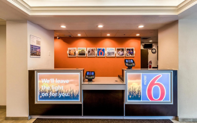 photo 2 of Motel 6 West Des Moines, IA