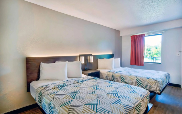 photo 2 of Motel 6 Warren, MI - Detroit East