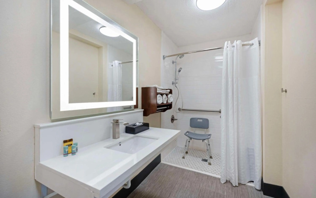 photo 4 of Motel 6 Warren, MI - Detroit East
