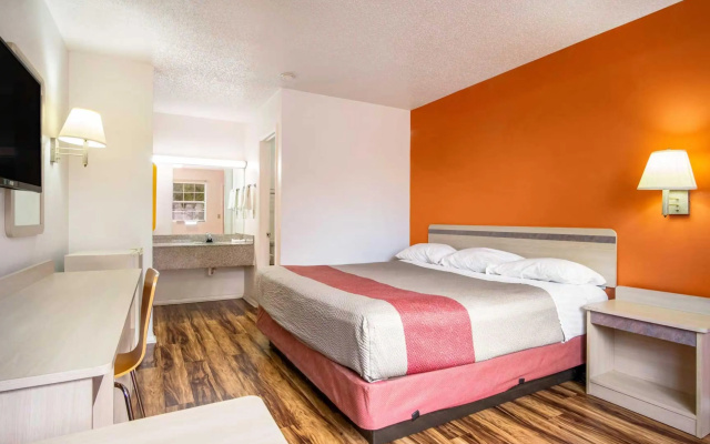 photo 4 of Motel 6 East Ridge, TN