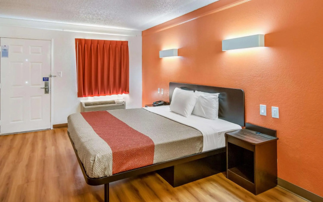 photo 3 of Motel 6 Euless, TX - DFW West