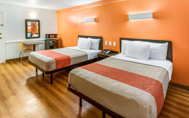 photo 4 of Motel 6 Euless, TX - DFW West