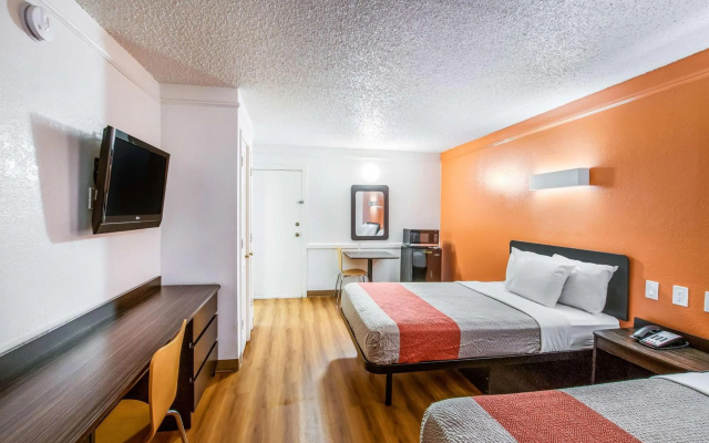 photo 5 of Motel 6 Euless, TX - DFW West