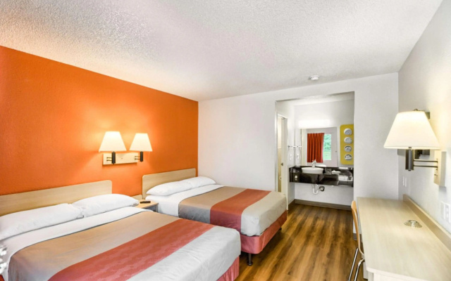 photo 2 of Motel 6 Everett, WA - South