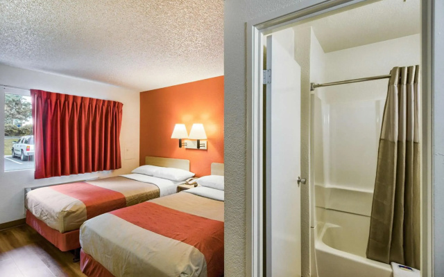 photo 3 of Motel 6 Everett, WA - South