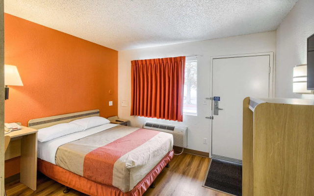 photo 4 of Motel 6 Everett, WA - South