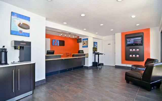 photo 2 of Motel 6 Fairfield, CA - Napa Valley