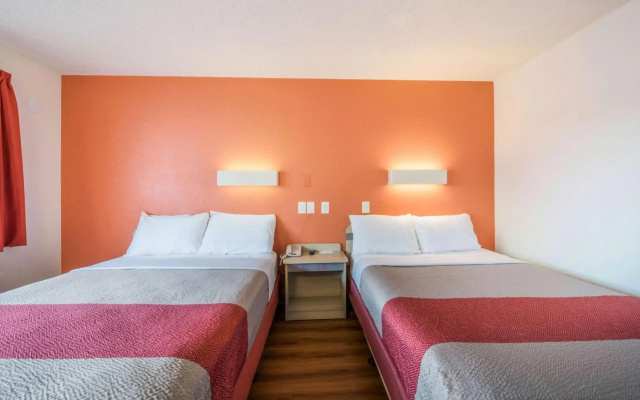 photo 3 of Motel 6 Fairfield, CA - North