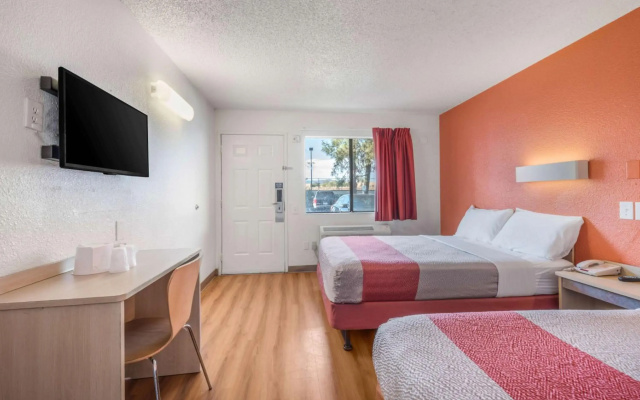 photo 5 of Motel 6 Fairfield, CA - North