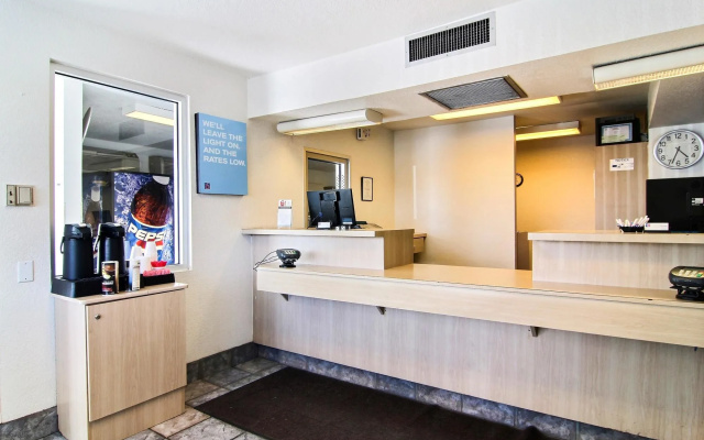 photo 2 of Motel 6 Farmington, NM