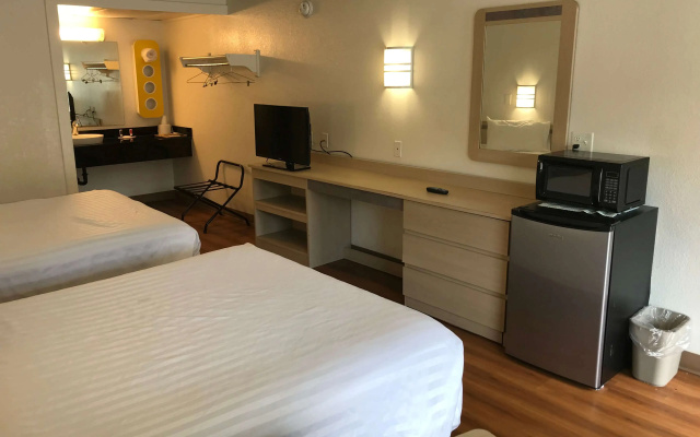 photo 4 of Travelodge by Wyndham Fayetteville