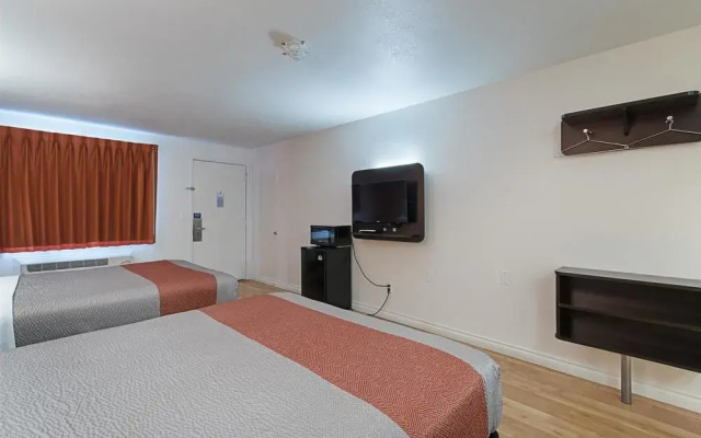 photo 4 of Motel 6 Ferndale WA