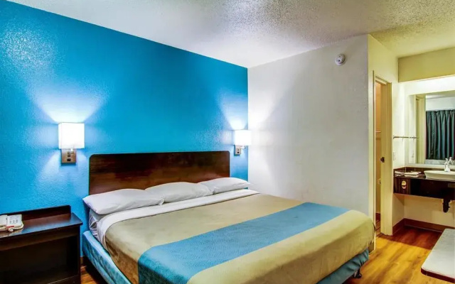 photo 2 of Motel 6 Florissant, Mo
