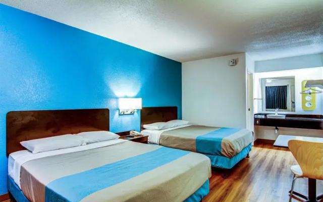 photo 4 of Motel 6 Florissant, Mo