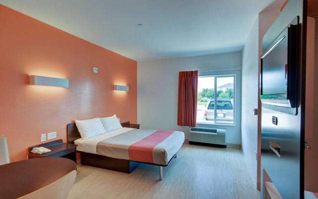 photo 4 of Motel 6 Roanoke, TX - Northlake - Speedway