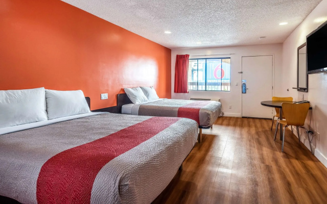 photo 3 of Motel 6 Gardena, CA - South