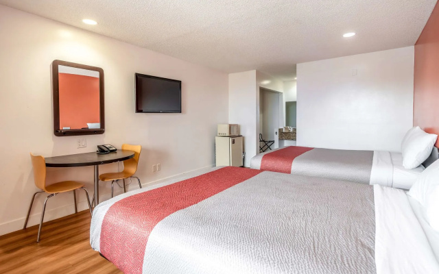 photo 4 of Motel 6 Gardena, CA - South