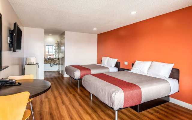 photo 5 of Motel 6 Gardena, CA - South